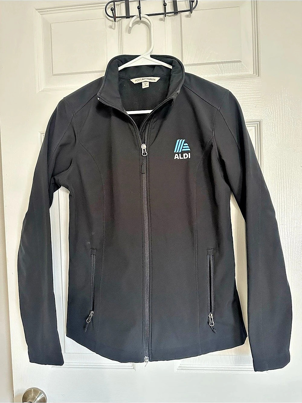 ALDI Women' Port Authority Softshell Jacket in Black Size Small Like New40